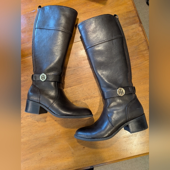 NWOT- Tommy Hilfiger Brown Boots - Picture 2 of 15